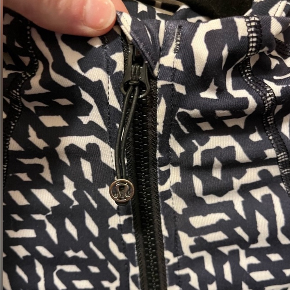 Lululemon Define Jacket Patterned Sz 6 - image 6